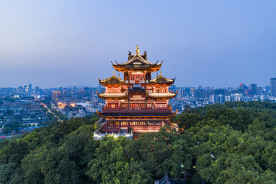 航拍中国浙江省杭州市的城隍阁夜景