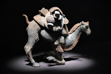 中国古代丝绸之路的骆驼雕塑