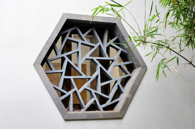 北京市颐和园花窗古建景观