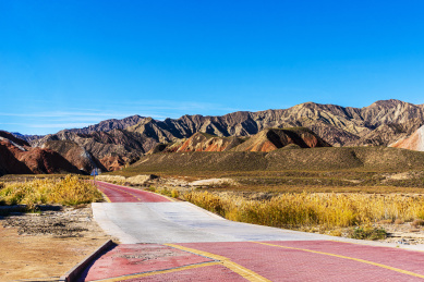 秋季蓝天下的甘肃张掖七彩丹霞地貌群
