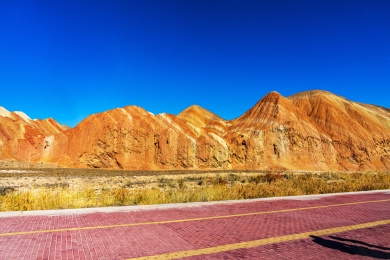 秋季蓝天下的甘肃张掖七彩丹霞地貌群