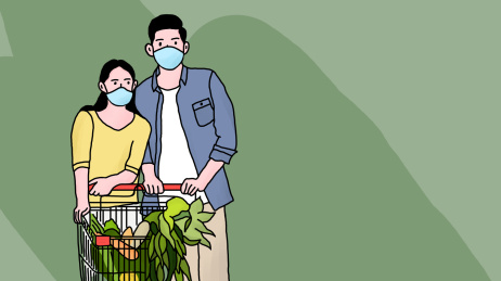 戴口罩买菜的小情侣