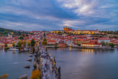 欧洲捷克布拉格城堡查理大桥伏尔塔瓦河黄昏