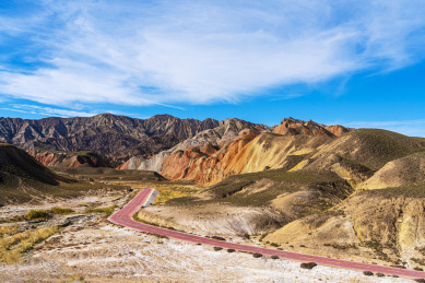 秋季蓝天下的甘肃张掖七彩丹霞地貌群