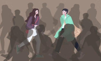 两个行人迎面走在马路上