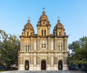 蓝天下北京王府井天主教堂