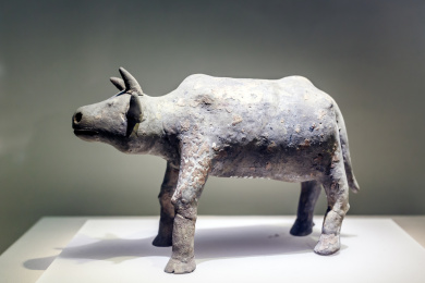 南京博物院馆藏南朝陶牛