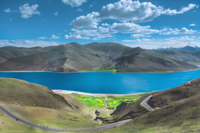 中国西藏羊卓雍措湖全景
