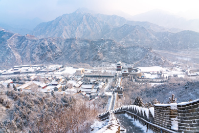 俯瞰北京居庸关长城雪景