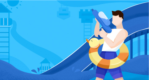 男孩拿着水枪站在水上滑梯前