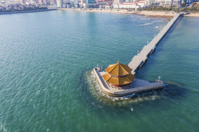 航拍中国山东青岛湾海岸线城市景观