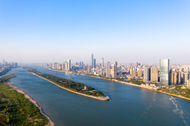 中国湖南长沙湘江橘子洲岳麓山全景图航拍