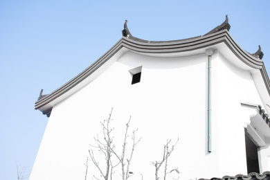 传统中式建筑的白墙灰瓦外墙结构
