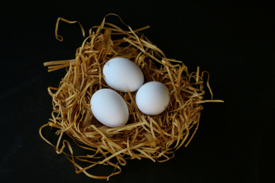 白色蛋壳的土鸡蛋