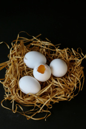 白色蛋壳的土鸡蛋