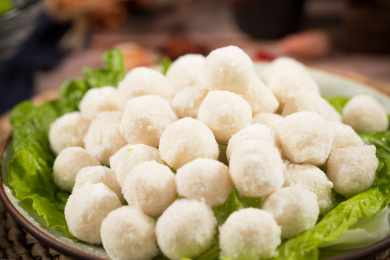 盘子中的鱼丸细节 食物