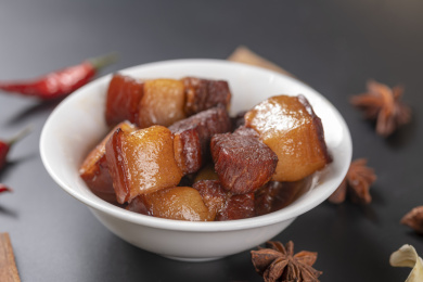 一碗红烧肉炖肉特写