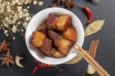 一碗红烧肉炖肉特写