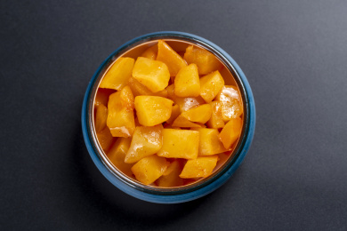 中式传统佐餐小菜腌萝卜丁特写