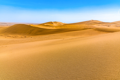敦煌鸣沙山的沙漠沙山风光