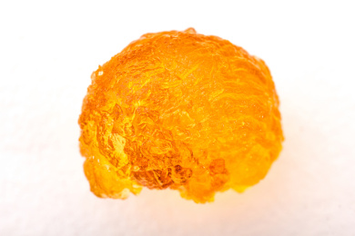 色泽金黄的桃胶