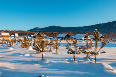中国新疆阿勒泰地区禾木村雪景