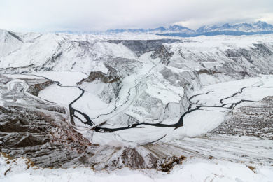 中国新疆伊犁州奎屯市安集海大峡谷雪景