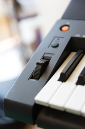 钢琴的黑与白琴键