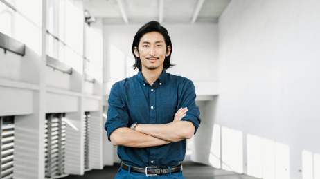 室外商务休闲男性