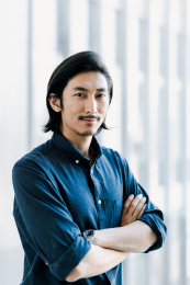 室内商务休闲男士