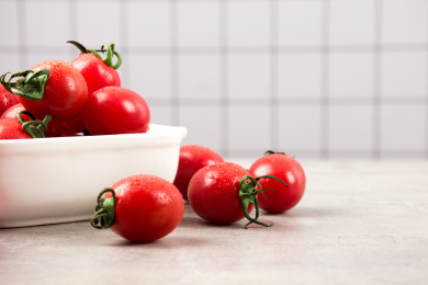 装在碗中的新鲜圣女果