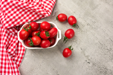 装在碗中的新鲜圣女果