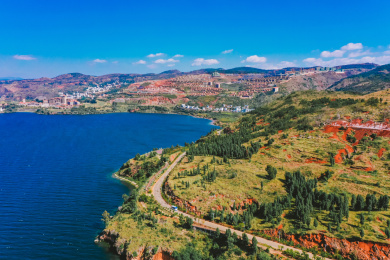 中国云南省澄江市抚仙湖环湖公路航拍