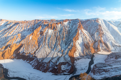 中国新疆伊犁州奎屯市安集海大峡谷的雪景