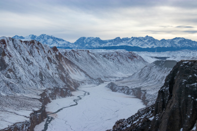 中国新疆伊犁州奎屯市安集海大峡谷的雪景