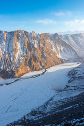 中国新疆伊犁州奎屯市安集海大峡谷的雪景