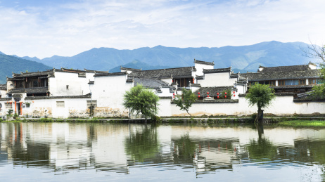 中国安徽宏村清晨的月沼