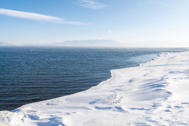 中国冬季新疆的赛里木湖