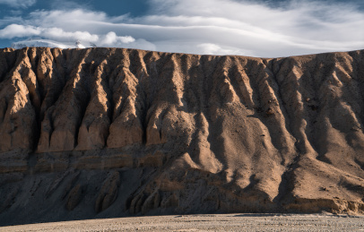 中国帕米尔高原上的峭壁