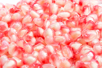 粉红色的石榴籽果实