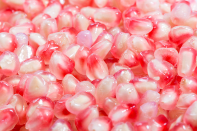 粉红色的石榴籽果实