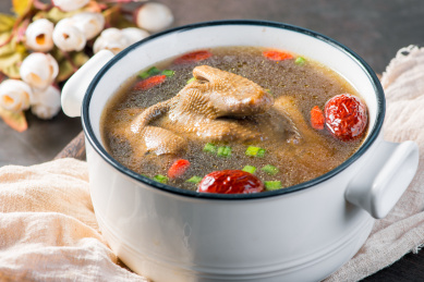 美家常养生烫品清炖乳鸽