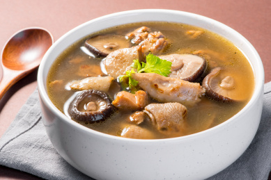美味家常养生烫品香菇炖鸡