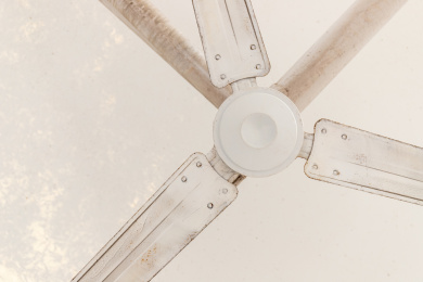 老式的三叶吊扇 电风扇