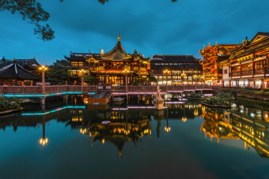 上海著名旅游景点地标豫园城隍庙夜景