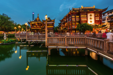 上海著名旅游景点地标豫园城隍庙夜景
