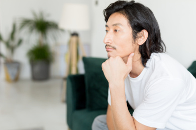 居家办公的年轻男士