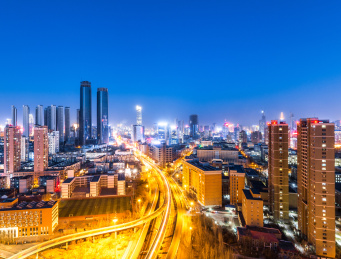 中国辽宁省沈阳市市府大路夜景天际线