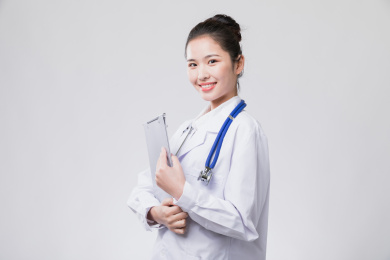 穿白大褂的女医生形象