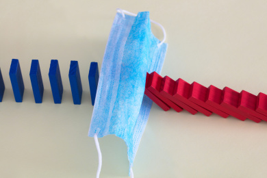 多米诺骨牌模拟口罩阻挡病毒侵袭